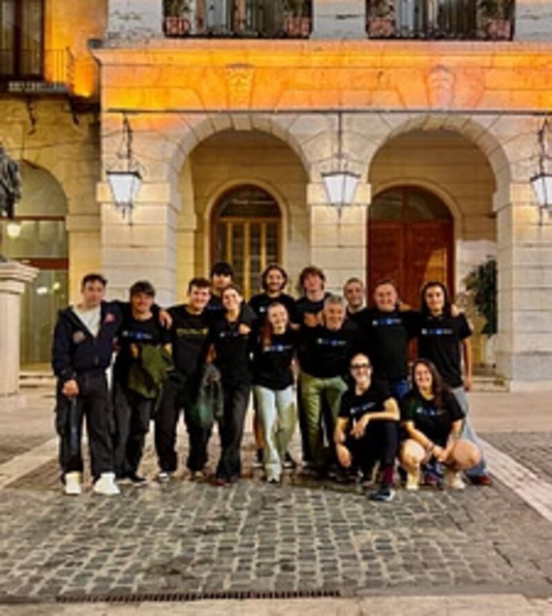 El equipo de ECOLUMEN frente al Ayuntamiento de Gandía